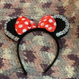 Minnie Mouse ears